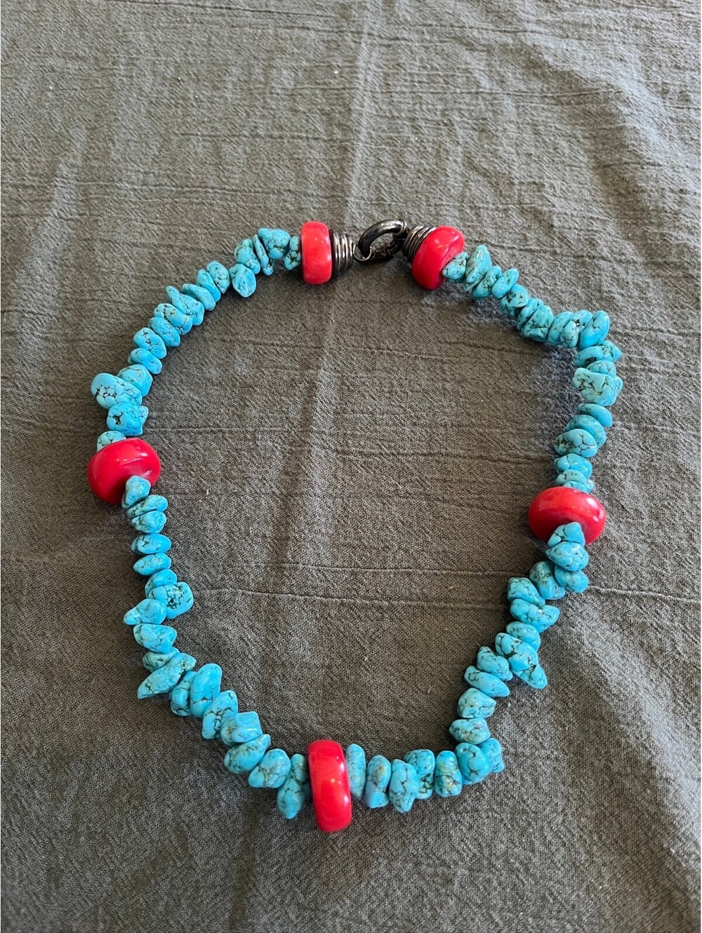 Turquoise chip bead necklace with red accent beads